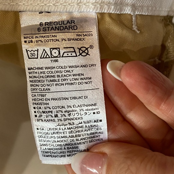 🆕 'STAY-WHITE' Micro-Flare Mid-Rise - Picture 3 of 8